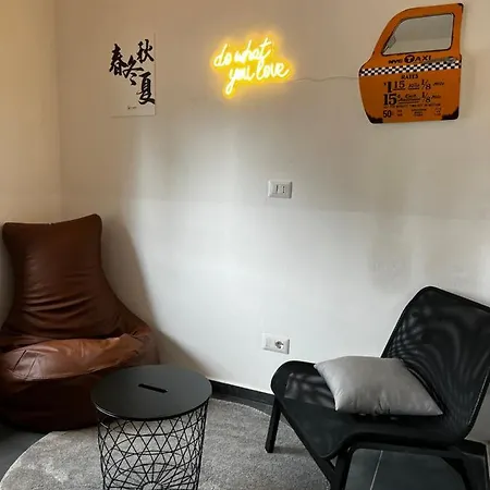 Stylish Studio Metro 40 Apartment