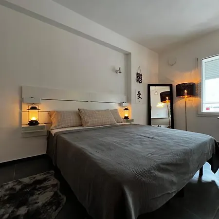 Stylish Studio Metro 40 Apartment